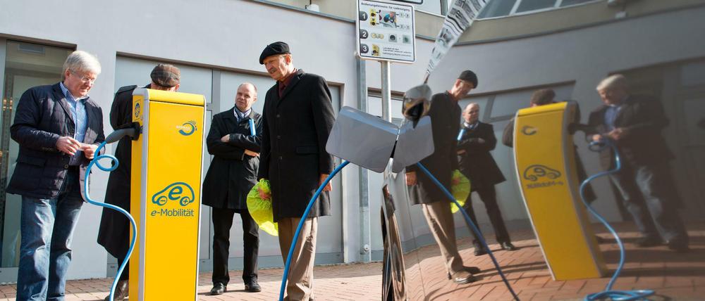 Strom statt Sprit: Die Nachfrage nach E-Autos steigt.
