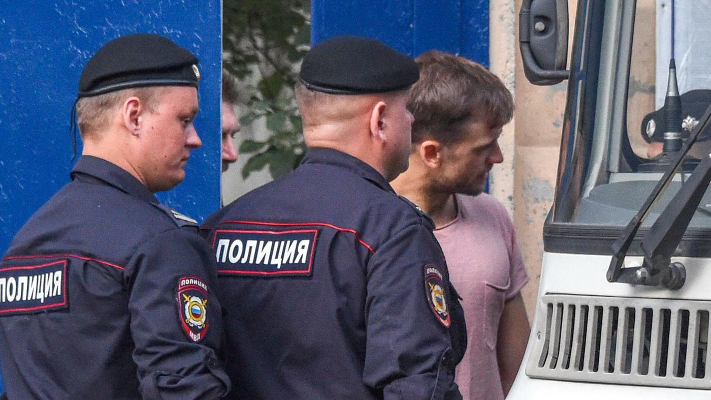 Russland Wm Flitzer Von Pussy Riot Nach Arreststrafe Wieder Festgenommen