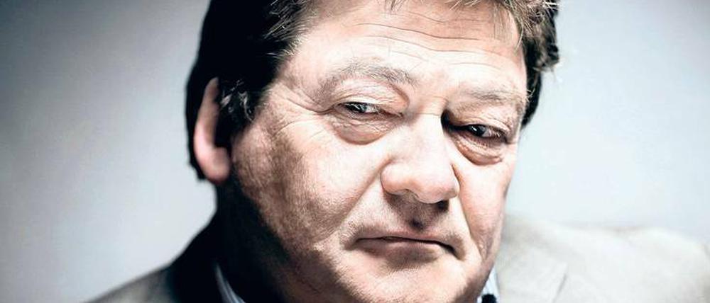 John Burnside gehört zu den bedeutendsten Erzählern und Dichtern unserer Zeit. An der St. Andrews University lehrt er Kreatives Schreiben.