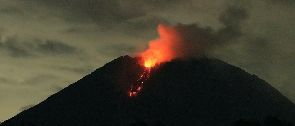 Der Semeru auf Java spuckt seit mehreren Tagen Lava.