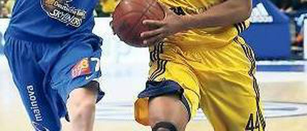 Spieler findet Rolle. Albas Bryce Taylor (r.) machte ein starkes Spiel.