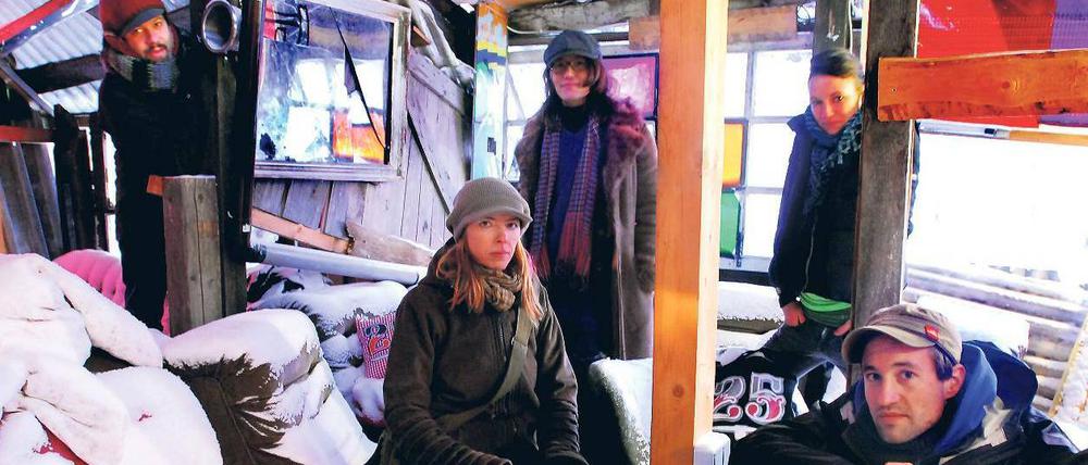 Das Filmteam. Viele Monate haben die Macher in der Bar gefilmt, nun soll daraus ein Film werden. Die Kosten: 25.000 Euro. Die Hälfte des Geldes haben die schon zusammen.