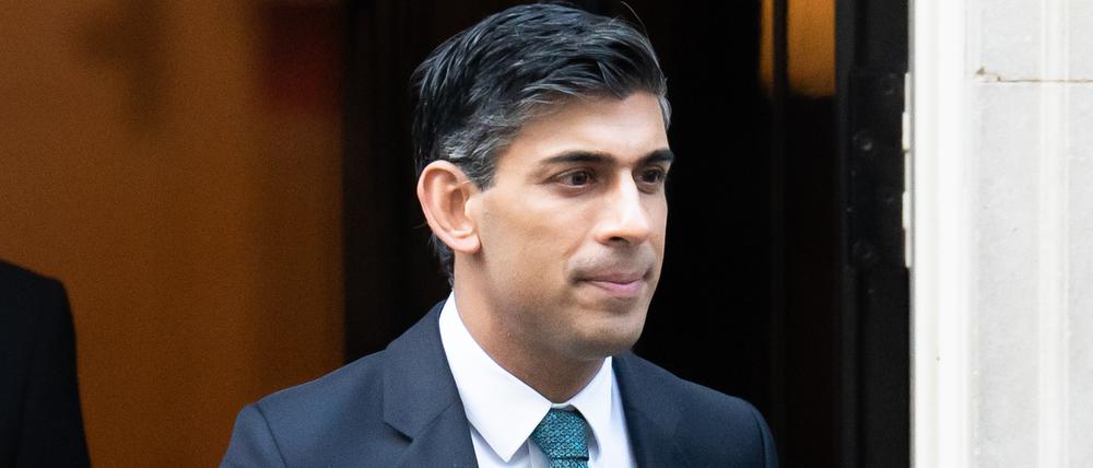Rishi Sunak, Premierminister von Großbritannien, verlässt die Downing Street 10 in London. 