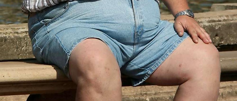 Die Studie ergab: Bereits circa 47 Prozent der männlichen und fast 34 Prozent weiblichen 25- bis 29-Jährigen in Deutschland sind stark übergewichtig.