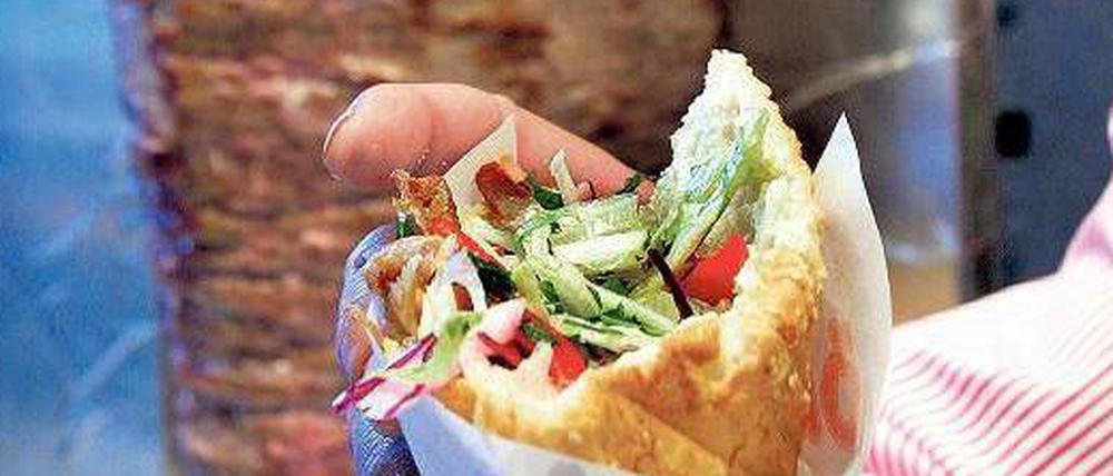 Schlechten Appetit! Unter den Schnellmahlzeiten ist der Döner eigentlich die gesündeste – doch nun enthält auch er unerwünschte Fleischsorten
