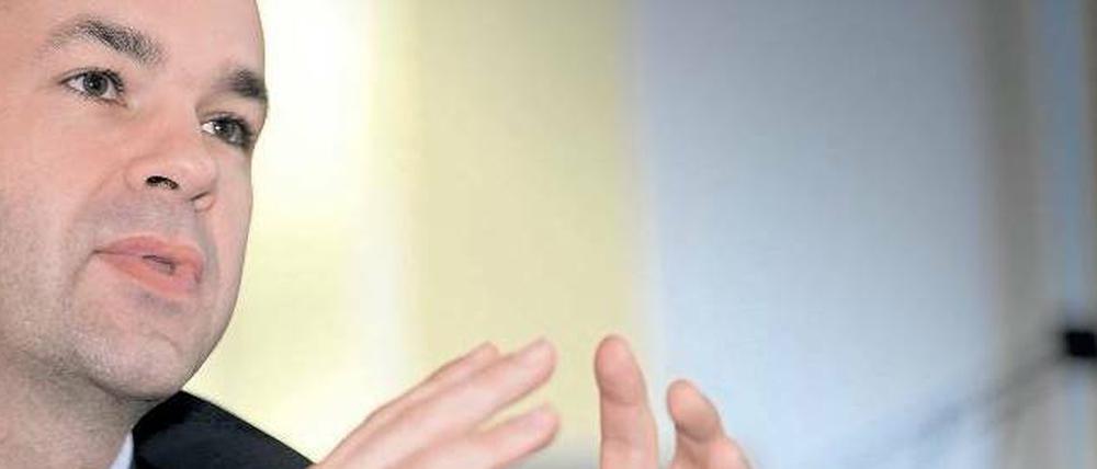 Marcel Fratzscher hält wenig von einem einheitlichen gesetzlichen Mindestlohn. Sei er zu niedrig, bringe er nichts. Sei er zu hoch, koste er Jobs.