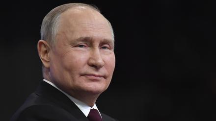 Das von der staatlichen russischen Nachrichtenagentur Sputnik via AP veröffentlichte Bild zeigt Wladimir Putin, Präsident von Russland, während einer Pressekonferenz. 