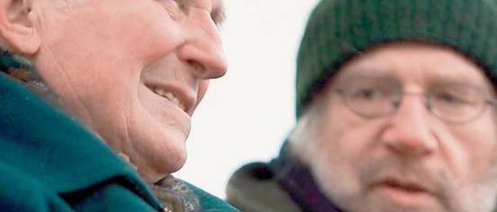Aufarbeitung. Vater Gerhard Schulz (links) und Sohn Frank sprechen über die Erlebnisse im Krieg.Foto: WDR