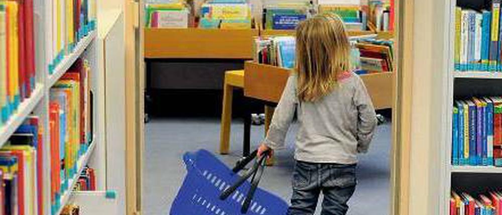 Wo geht’s lang? Besonders die kleinen Bibliotheken mussten in der vergangenen Zeit ihr Angebot verringern.