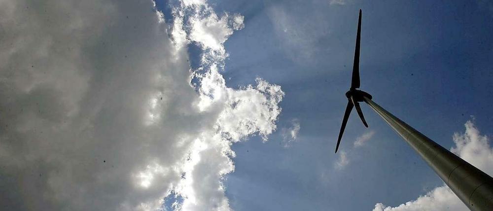 Hier läuft es schon rund. Die Wasserbetriebe gehören zu den größten Berliner Ökostrom-Produzenten, mit drei Windrädern, Solaranlagen und der Klärschlammverbrennung.