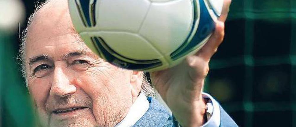 Herr des Balls. Was wusste Joseph Blatter von den Schmiergeldzahlungen? Foto: Reuters
