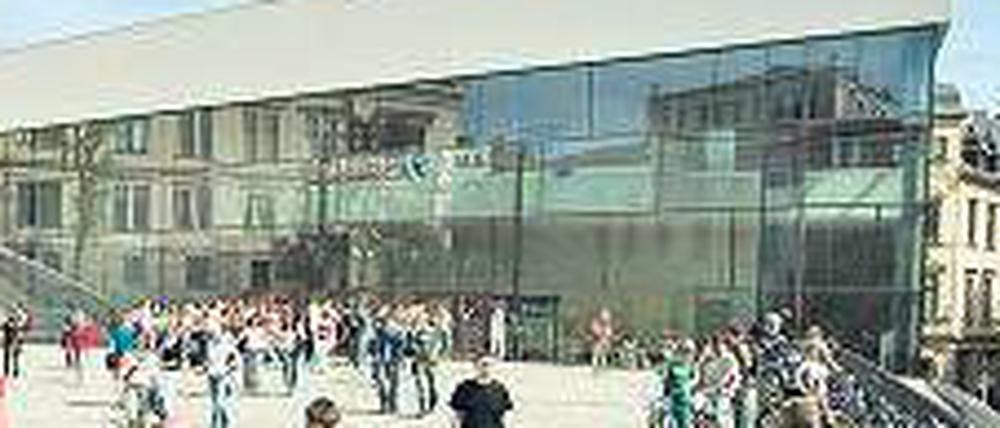 Gelehrt. Das bedrohte Zentrum für USA-Studien beherbergt 30 000 Medien. Es gehört zur Universität Halle-Wittenberg (hier deren Audimax).