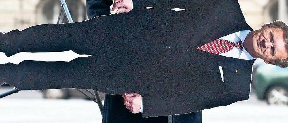 Überkreuz. Der Bundespräsident als Pappkamerad gehörte zur Dekoration der 300-Jahre-Friedrich-Feier auf dem Berliner Gendarmenmarkt.