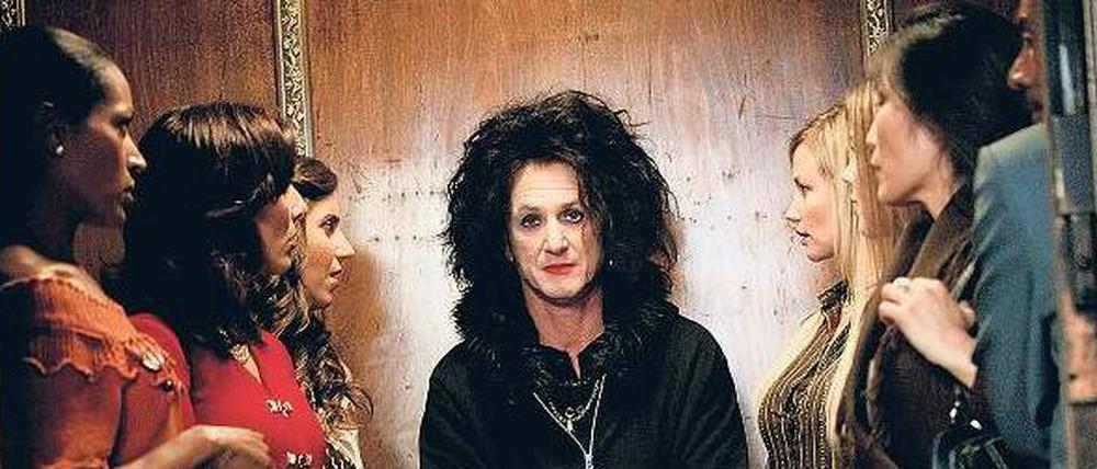 Die Haare immer schön - da wird so manche junge Dame neidisch: Sean Penn als Cheyenne.