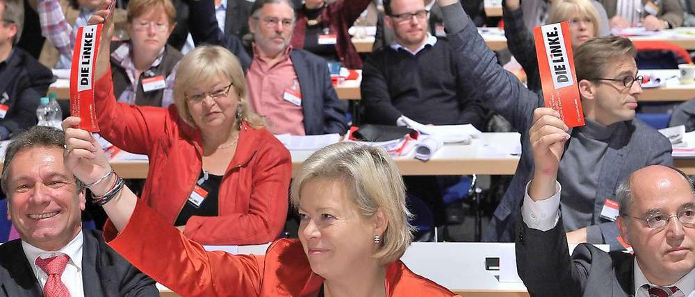 Vier Jahre nach ihrer Gründung hat sich die Linke ein Grundsatzparteiprogramm gegeben. Es strebt einen radikalen Systemwandel an.