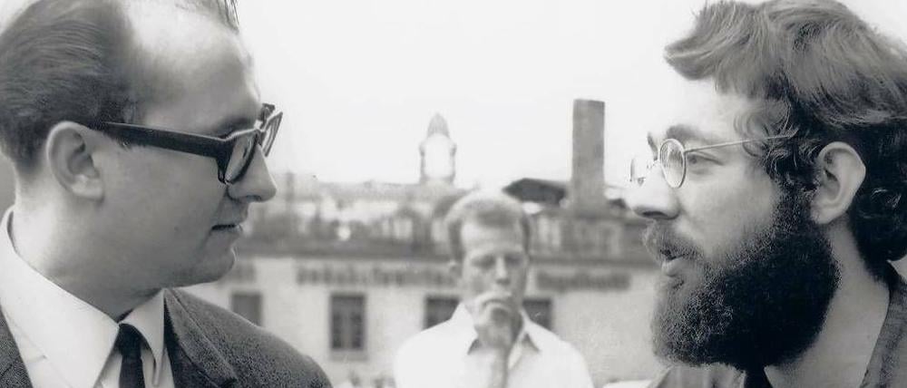 Horst Mahler 1967 mit dem Kommunarden Fritz Teufel. Der Verdacht über eine Stasi-Tätigkeit Mahlers kam auf, als im Zusammenhang mit dem Todesschuss auf Benno Ohnesorg Akten neu überprüft wurden.