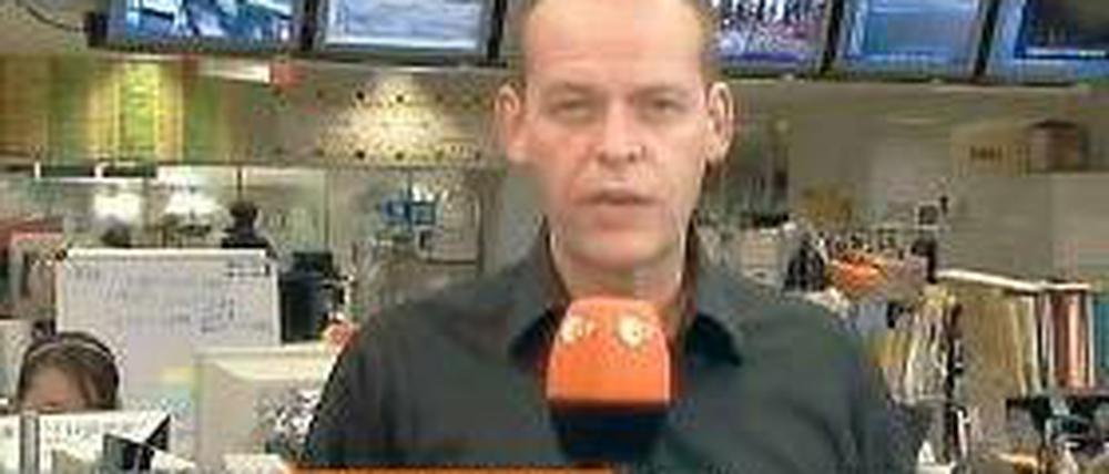 Reporter auf Abruf: Noch berichten der ZDF-Korrespondent Johannes Hano (im Bild) und sein ARD-Kollege Philipp Abresch aus Tokio.