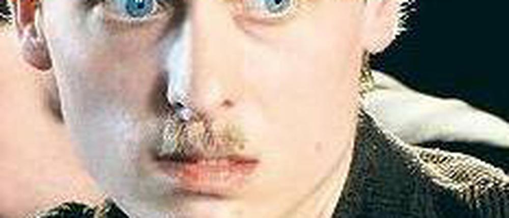 Hitlerchen. Tom Schilling spielt den abgewiesenen Kunststudenten aus Braunau am Inn.