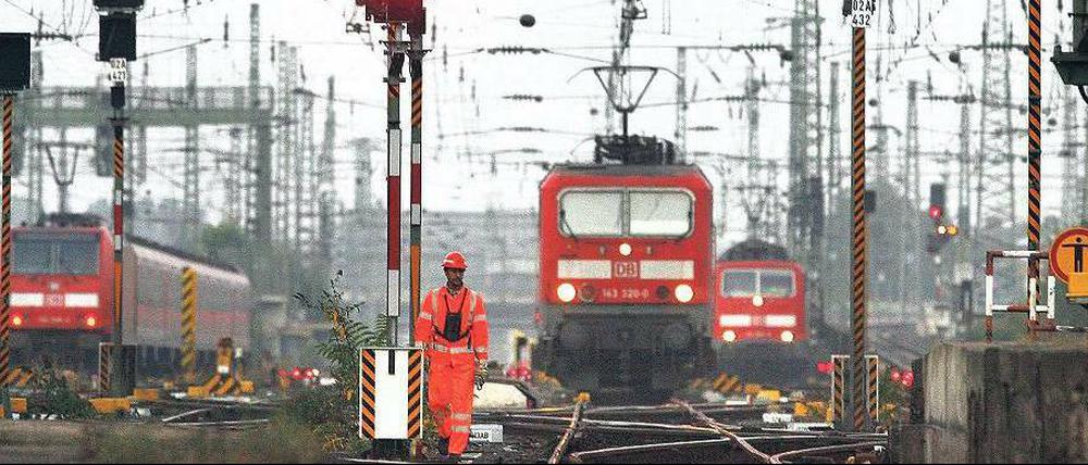 Alles auf Rot. Die Bahn sagt, sie habe sich intensiv auf den für heute angekündigten Streik der Lokführer vorbereitet.