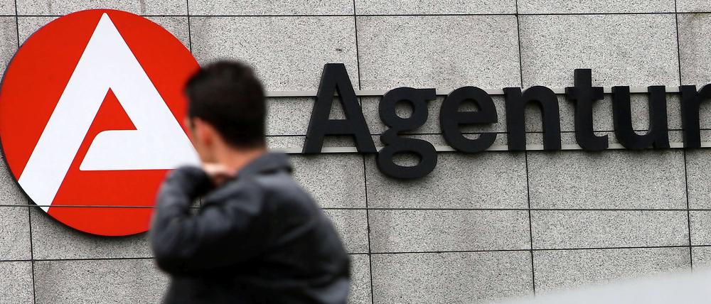 Die Lage auf dem Arbeitsmarkt entspannt sich weiter.