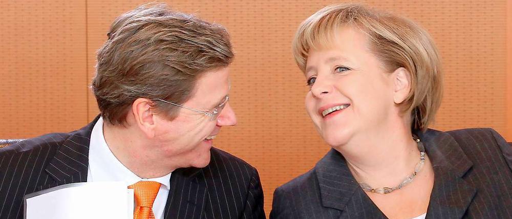 Integriert: Westerwelle und Merkel gehen gegen Scheinehen und Zwangsheirat vor. Durch ein neues Gesetz sollen Integrationskurse künftig besser besucht werden.