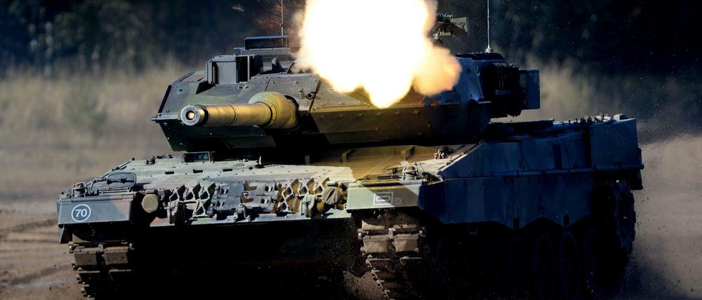 Begehrtes Exportgut: Kampfpanzer vom Typ Leopard 2 während einer Bundeswehr-Übung in Munster (Niedersachsen).