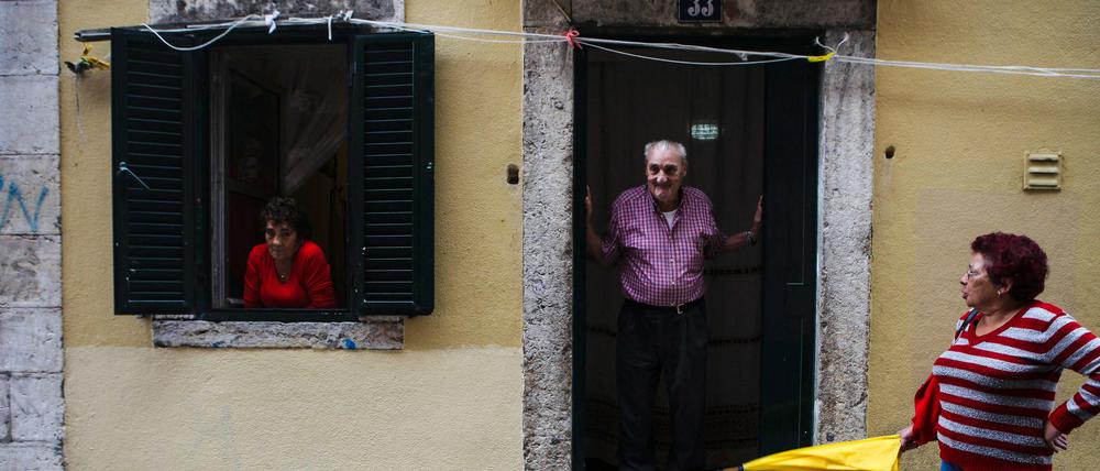 Das Migranten- und Ausgehviertel Bairro Alto in Lissabon feierte vor zwei Jahren seinen 500. Geburtstag. Serginho, der Held in Luiz Ruffatos neuem Buch trifft hier auf Fluchtgeschichten aus aller Welt.