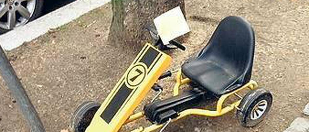 Ruhender Verkehr. Das Kettcar samt Strafzettel.