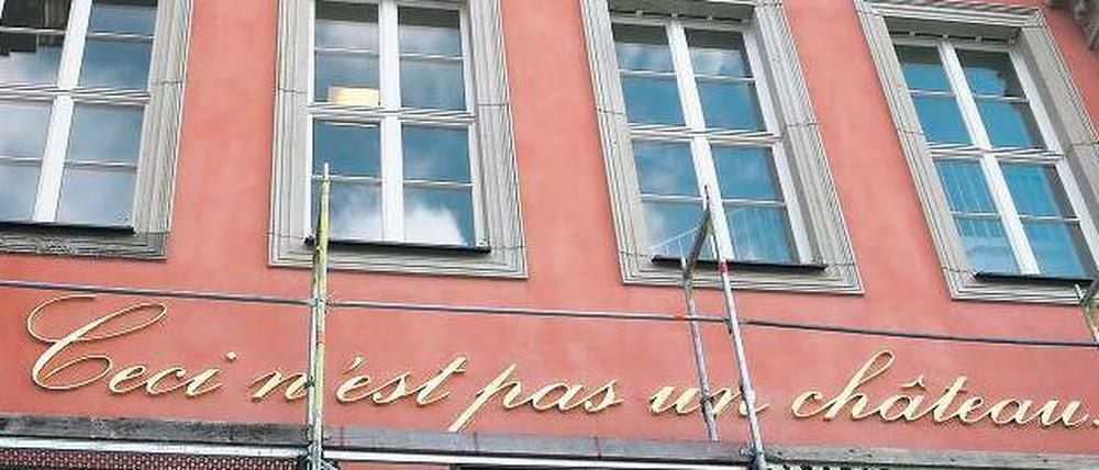 Chapeau! In Potsdam ist das, nun ja, Stadtschloss schon fertig. In Berlin dauert es noch ein paar Jahre.