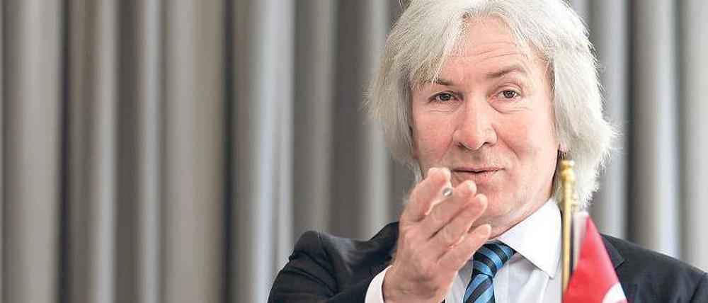 Künstler oder Botschafter? Auch vom Aussehen her entspricht Hüseyin Avni Karslioglu keinesfalls den Klischees.