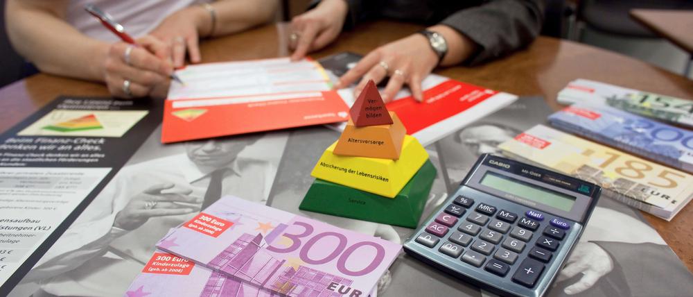 "Jedes Darlehen hat seinen Preis", warnen Verbraucherschützer vor vorschnellen Entscheidungen für vermeintlich günstige Kredite.