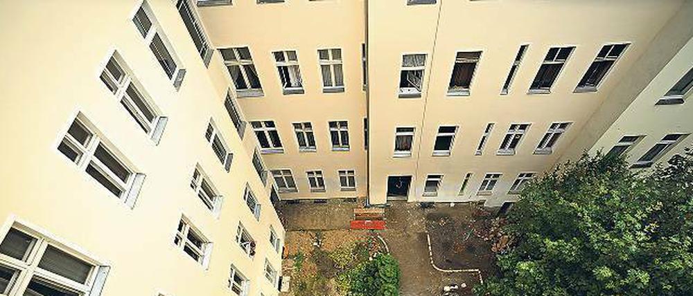 Fenster zum Hof. Planer James Hobrecht wollte Licht und Luft für Berlins Bevölkerung. Am Ende war Löschgerät das Maß der Dinge.