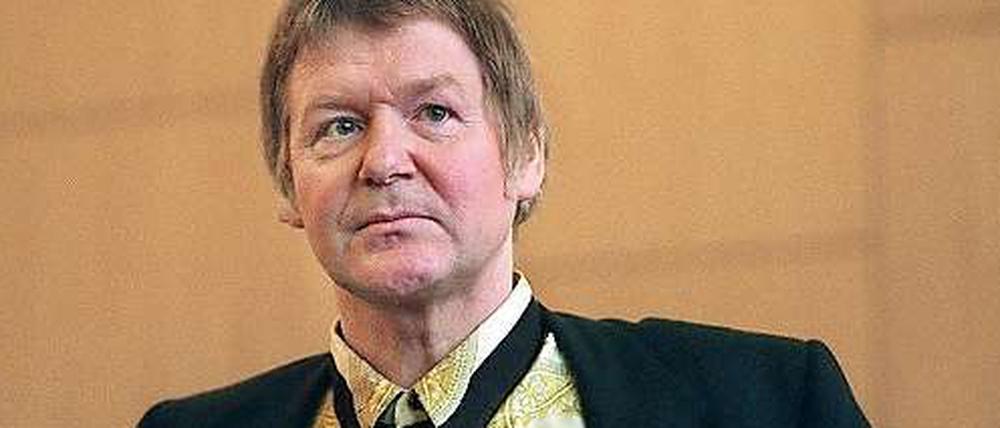 Anton Schlecker, Gründer der Schlecker-Drogeriemaerkte, steht Landgericht in Ulm als Zeuge vor er Strafkammer (Foto vom 25.02.99).