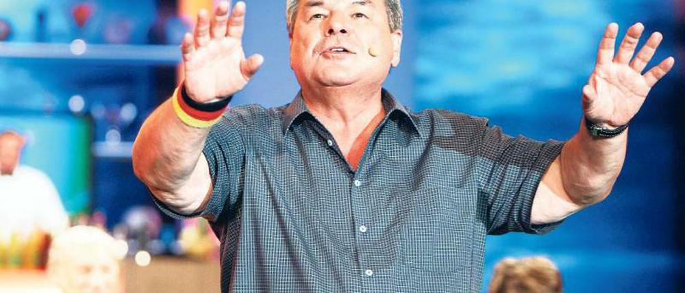 Dirigiert die Massen. In seinem „Club“ ist Waldemar Hartmann absolut Chef. Foto: imago