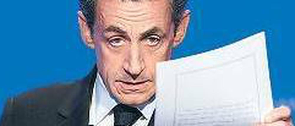 Lesen, jetzt! Sarkozy stellt seinen Brief vor.