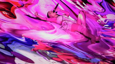 10.05.2023, Großbritannien, Liverpool: Elen Yeremyan alias Brunette aus Armenien singt «Future Lover» während der Generalprobe für das zweite Halbfinale beim 67. Eurovision Song Contest in der M&S Bank Arena. Foto: Martin Meissner/AP +++ dpa-Bildfunk +++