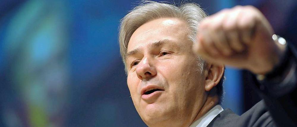 Noch ist nicht klar, wer mit Klaus Wowereit am Senatstisch Platz nehmen soll. Aber Ärger um den Ressortzuschnitt gibt es bereits.