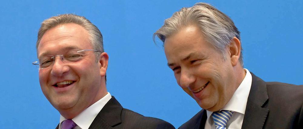 Jeht doch, wa?! Frank Henkel (CDU, l.) und Klaus Wowereit (SPD) sind sich wieder einmal einig.