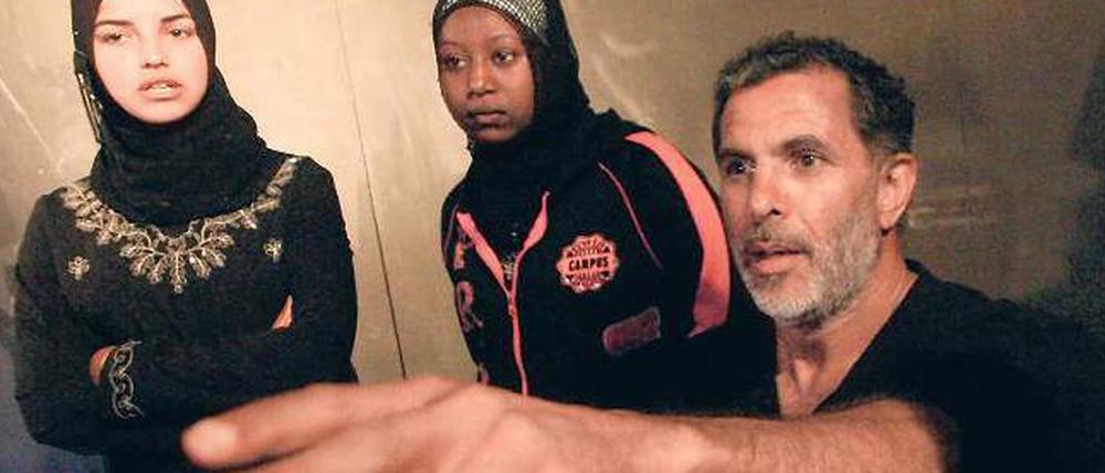 Juliano Mer Khamis probt mit seinem Freedom Theatre in einem Flüchtlingslager in Jenin.
