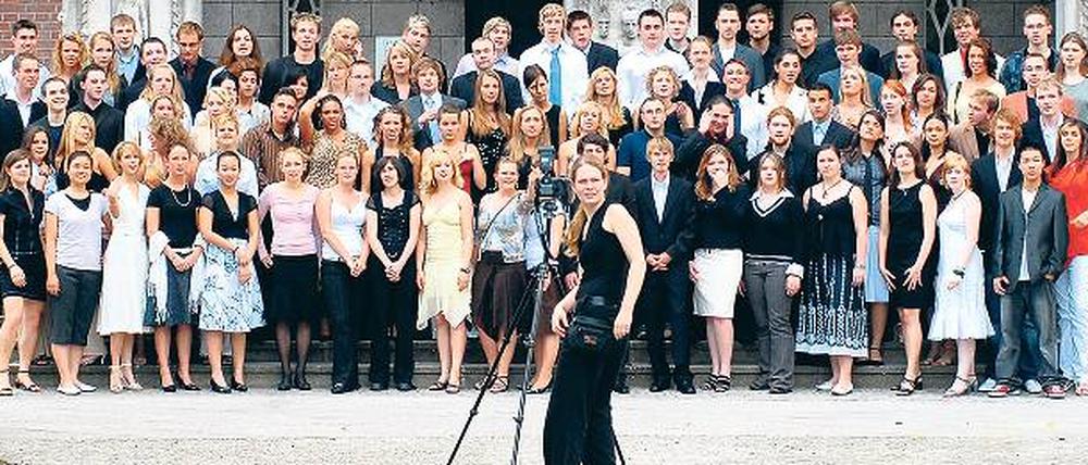 Im Wettbewerb. Viele Landeskinder (hier Abiturienten der Bertha-von-Suttner-Schule) finden in Berlin keinen Studienplatz.