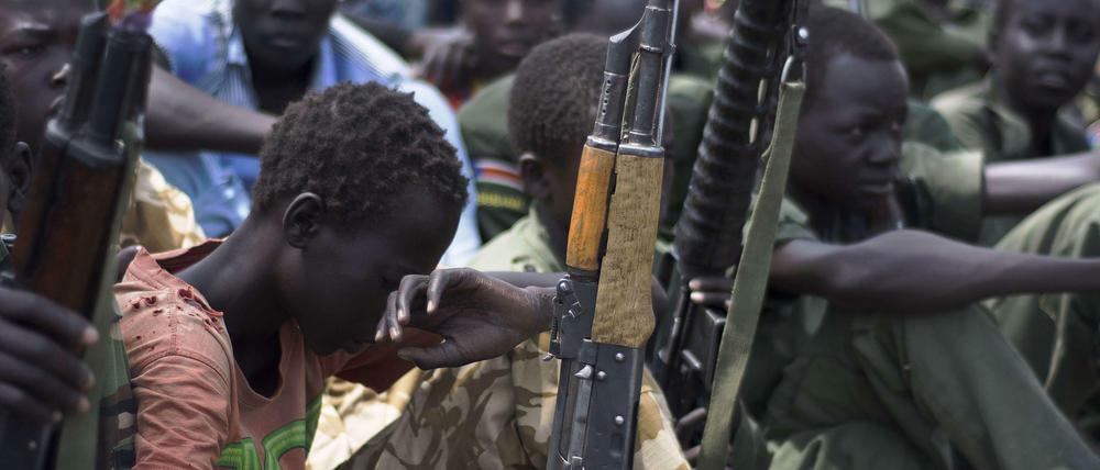 Kinder werden im Südsudan häufig zum Kämpfen gezwungen - oder geraten zwischen die Fronten.