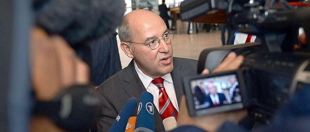 Gregor Gysi wird sich nun Fragen gefallen lassen müssen.