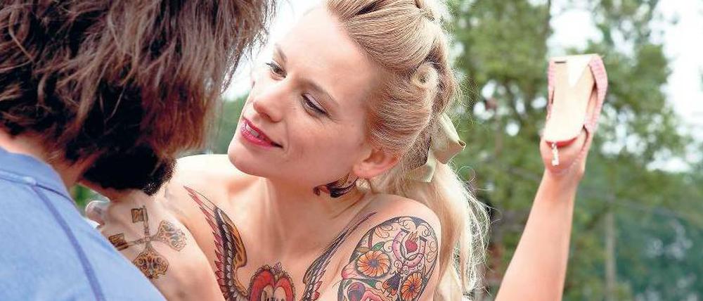 Glück des Anfangs. Elise (Veerle Baetens) besucht den Bluegrass-Musiker Didier (Johan Heidenbergh).