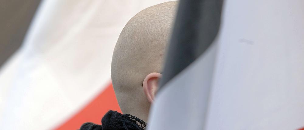 Ein Rechtsextremer bei einer Demonstration im Jahr 2009.