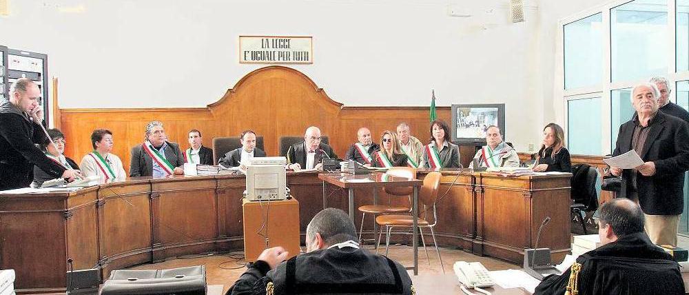 Vor dem Abschluss. Im kalabrischen Locri läuft seit April 2010 der Prozess gegen Giovanni Strangio, den mutmaßlichen Drahtzieher der Duisburger Mafiamorde vom August 2007. Die Staatsanwaltschaft fordert lebenslange Haft für Strangio.