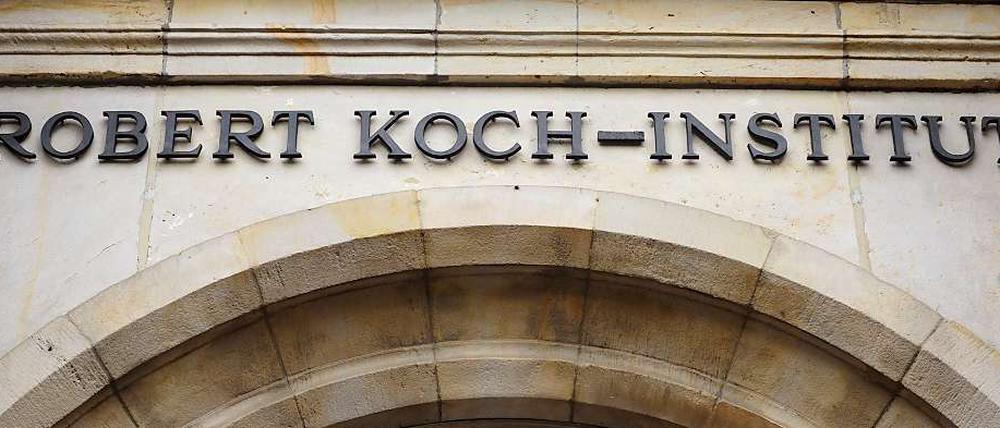 Das Berliner Robert-Koch-Institut muss sich unangenehme Fragen gefallen lassen.