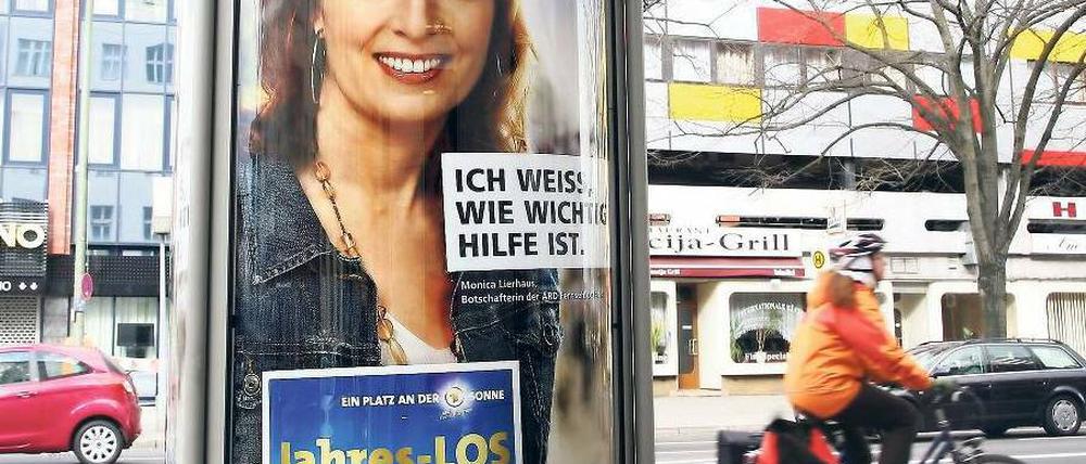 Die Losverkäuferin. Monica Lierhaus hat der ARD-Fernsehlotterie zu neuer Aufmerksamkeit verholfen. Allerdings überwiegen die negativen Schlagzeilen. Foto: dpa
