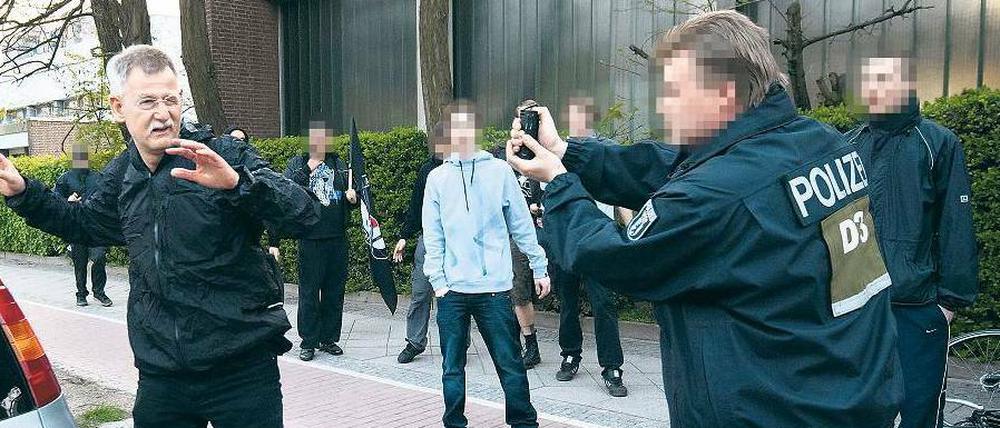 Folgenschwere Verwechslung. Ein Polizist hält den Chef der Versammlungsbehörde, Joachim Haß, für einen Autonomen.