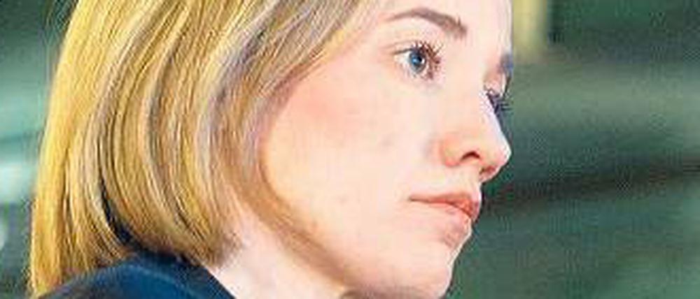 Familienministerin Kristina Schröder will Projekte gegen Rechtsextremismus nur dann fördern, wenn die Träger ihre Partner auf Verfassungstreue überprüfen.
