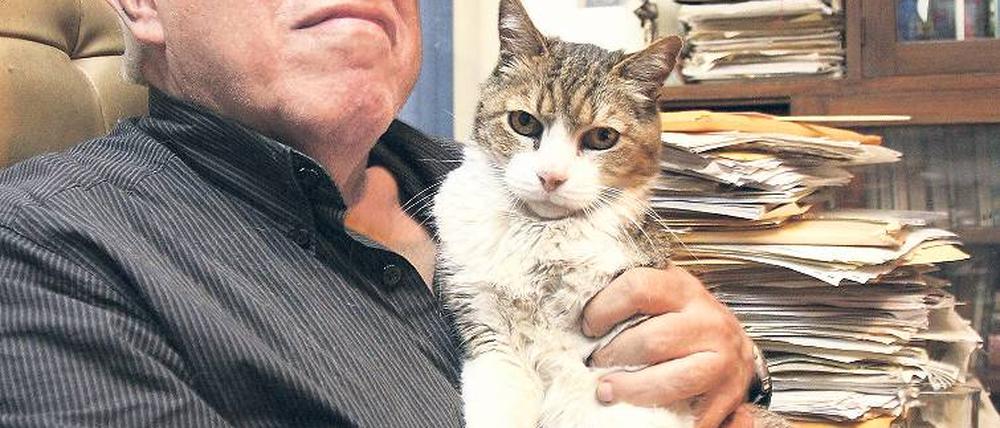 Schnurren, murren. C. Monsivaís.